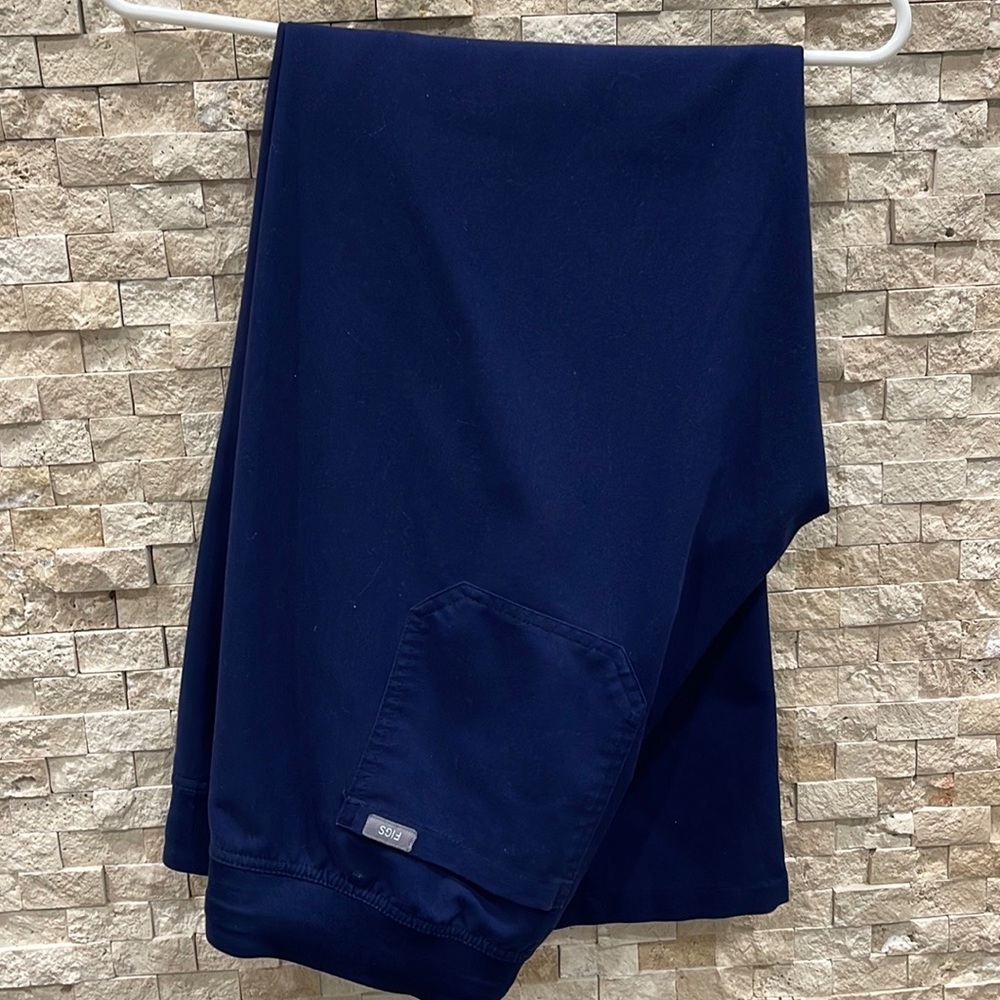 Figs Navy Livingston basic scrub pants